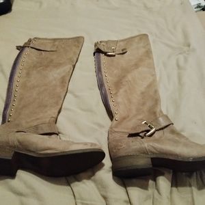 Steve Madden distressed riding boots. 💜 Zipper.